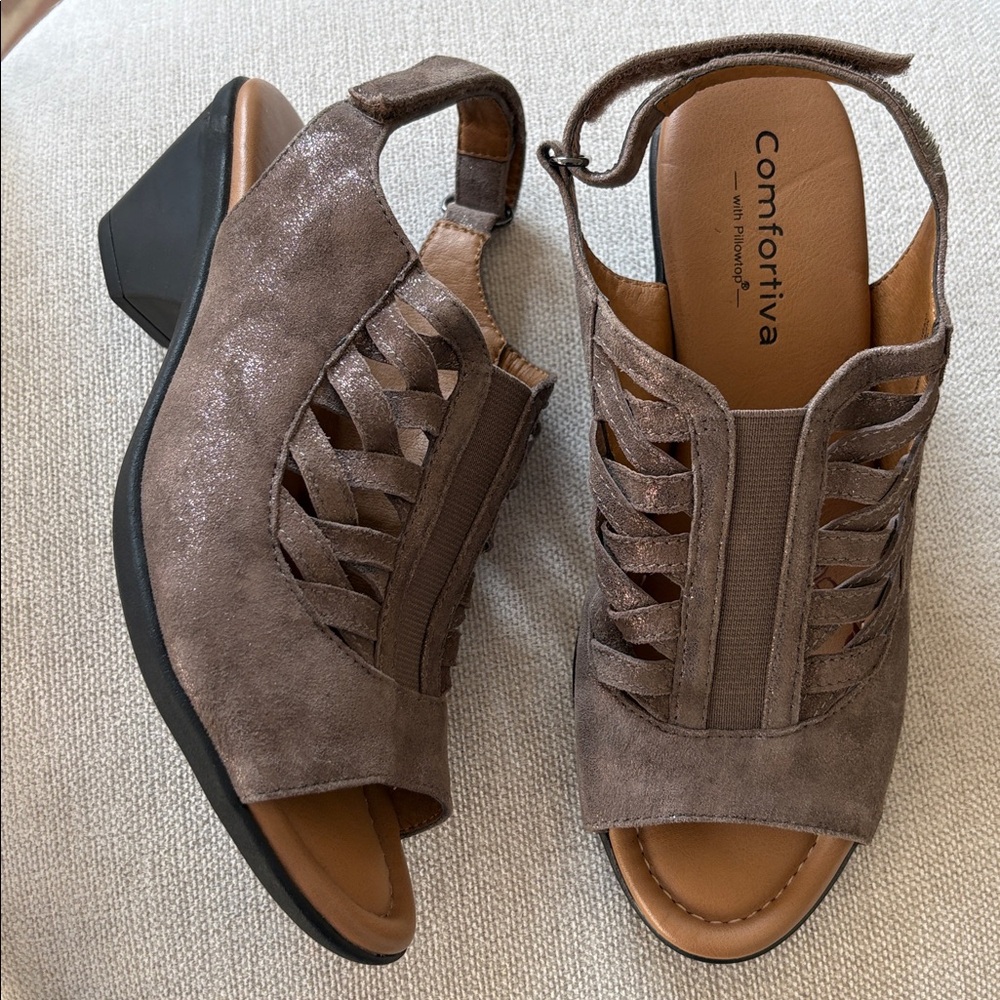 Comfortiva w Pillowtop EUC Cocoa Colored Sandals with Lace-Up Design